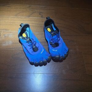 Vibram FiveFingers Blue and Black Men's Athletic Toe Shoes